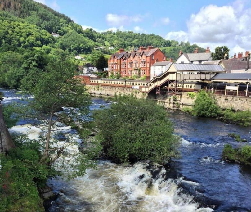 The Old Coach House Bed and Breakfast Llangollen Εξωτερικό φωτογραφία