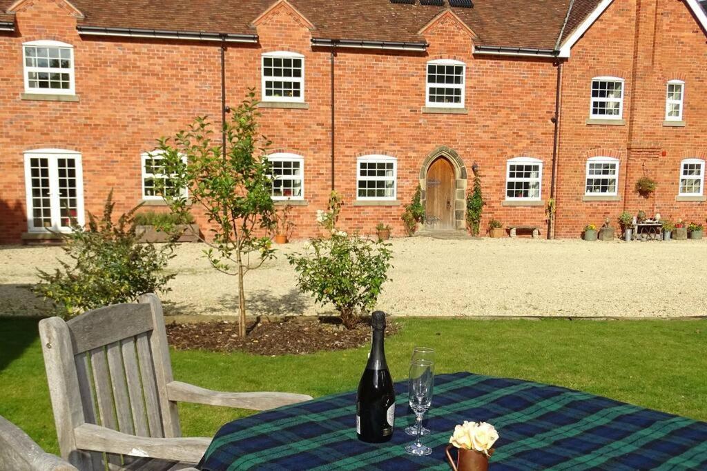 The Old Coach House Bed and Breakfast Llangollen Εξωτερικό φωτογραφία